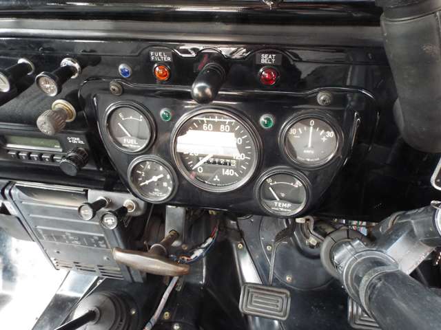 Mitsubishi Jeep 11