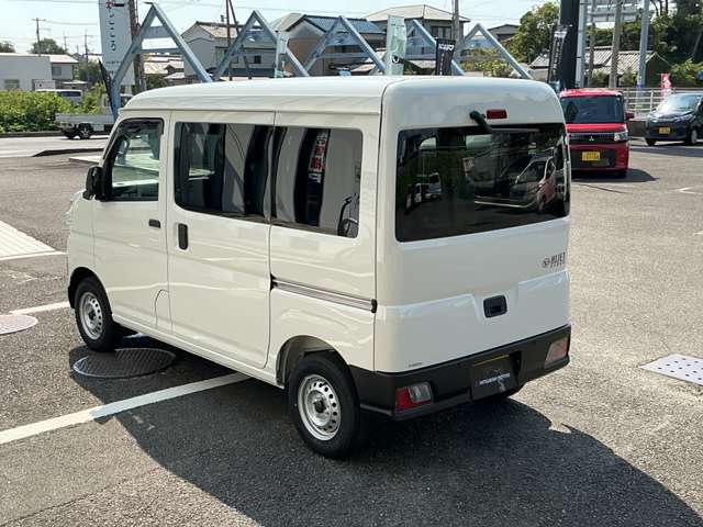 Daihatsu Hijet Cargo 5