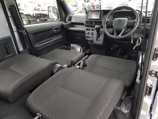 Daihatsu Hijet Deck Van 11
