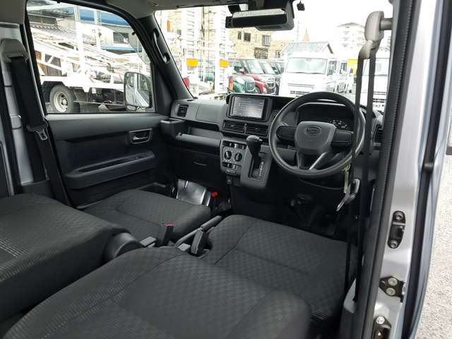 Daihatsu Hijet Deck Van 9