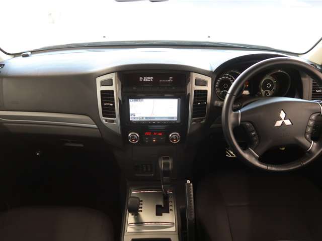 Mitsubishi Pajero 2