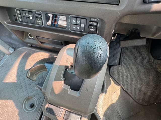 Mitsubishi Fuso Rosa 8