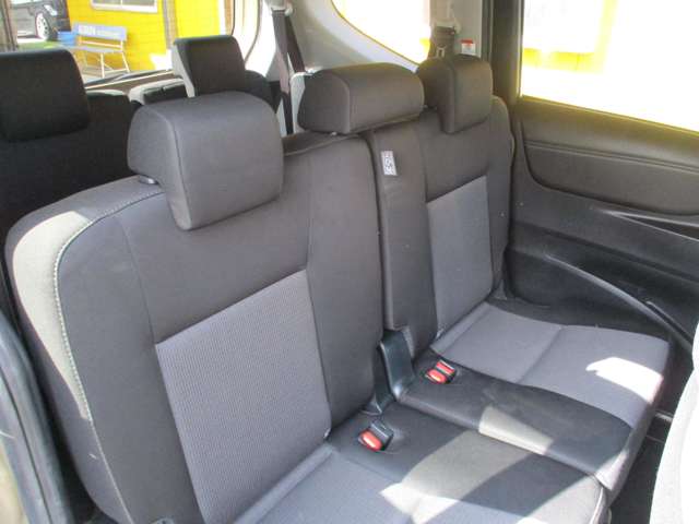 Toyota Sienta 11