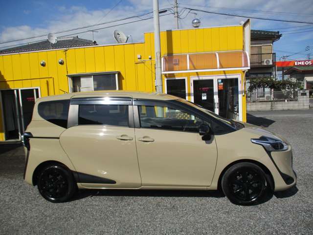 Toyota Sienta 6
