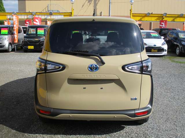Toyota Sienta 7