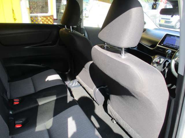 Toyota Sienta 10