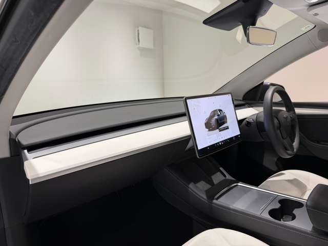 Tesla Model Y 13