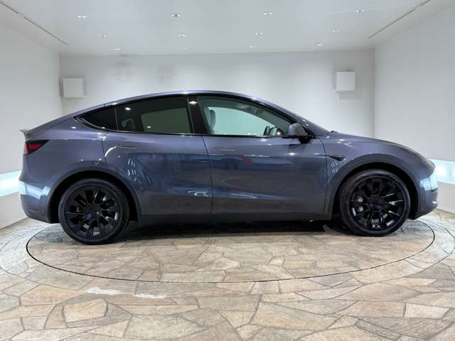 Tesla Model Y 5