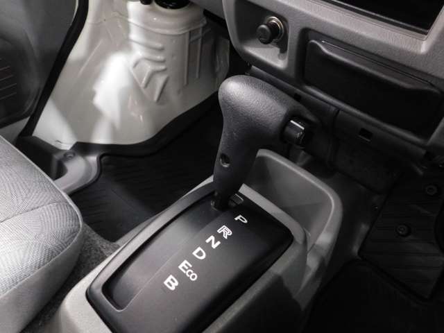 Mitsubishi Minicab MiEV 7