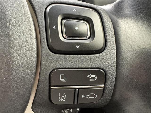 Lexus NX 11