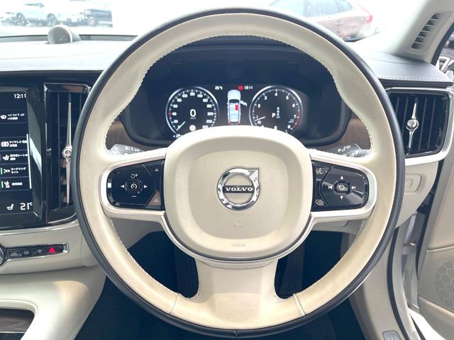 Volvo V90 Cross Country 11