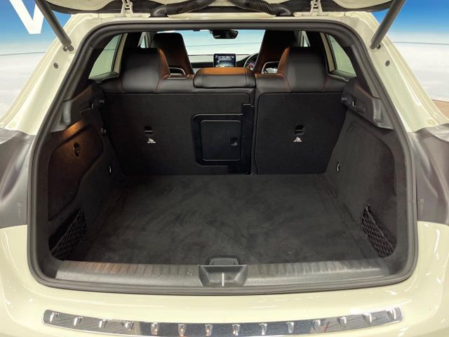 Mercedes-Benz GLA-Class 12