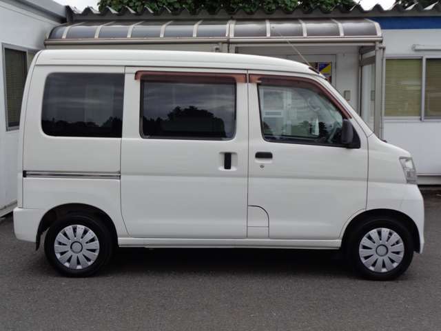 Daihatsu Hijet Cargo 6