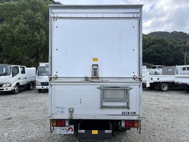 Isuzu Elf 7