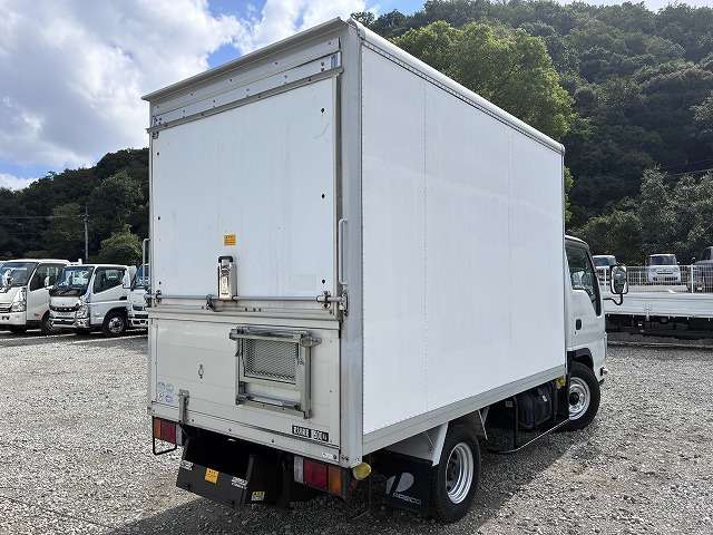 Isuzu Elf 8