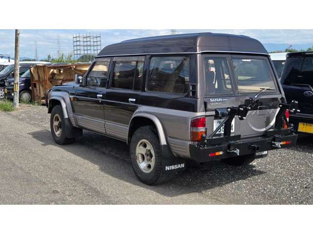 Nissan Safari 10