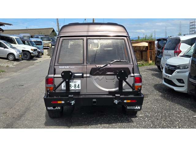 Nissan Safari 11