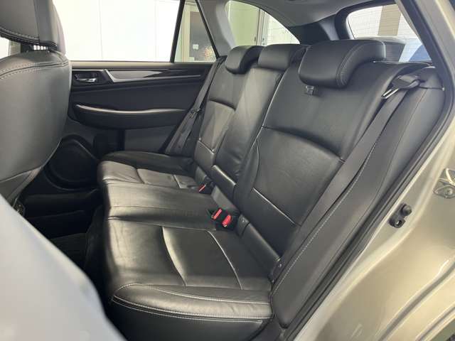 Subaru Legacy Outback 11