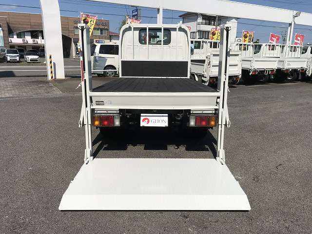 Isuzu Elf 12