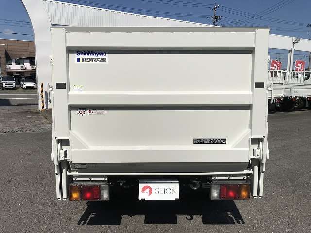 Isuzu Elf 7
