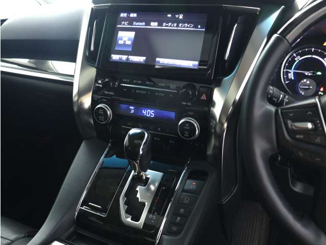 Toyota Vellfire 2