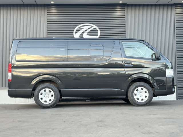 Toyota Hiace Van 4