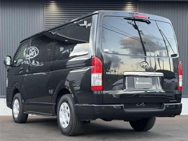 Toyota Hiace Van 7