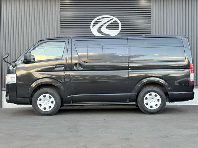 Toyota Hiace Van 8
