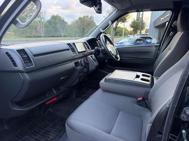 Toyota Hiace Van 10