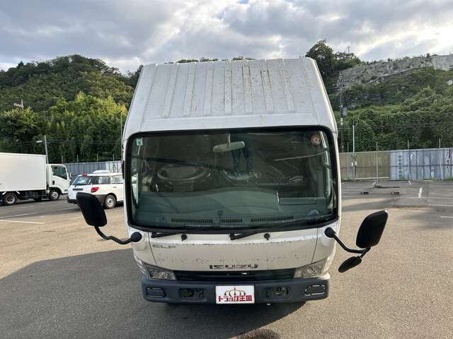 Isuzu Elf 9