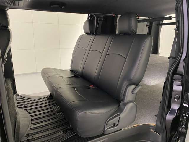 Toyota Hiace Van 12