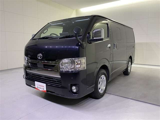 Toyota Hiace Van 4