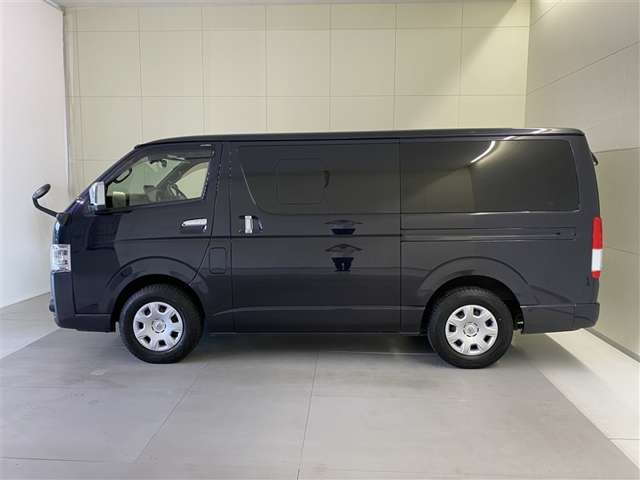 Toyota Hiace Van 5