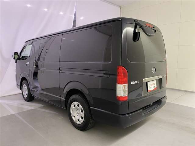 Toyota Hiace Van 6