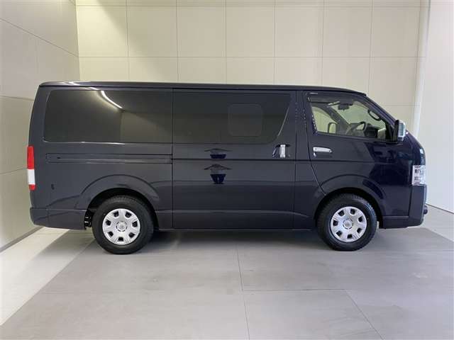 Toyota Hiace Van 8