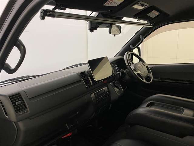 Toyota Hiace Van 10