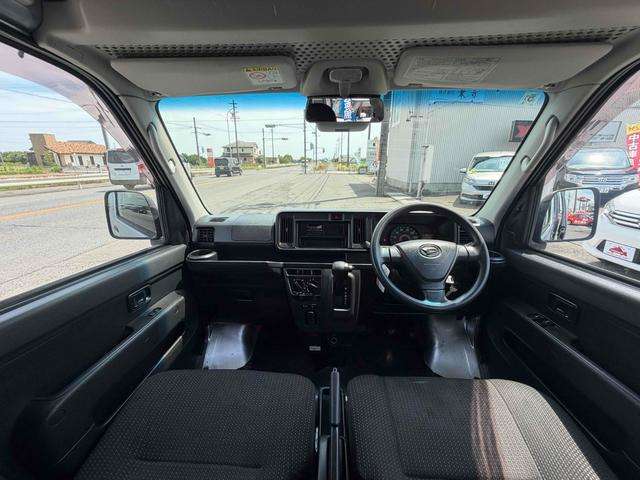 Daihatsu Hijet Cargo 2