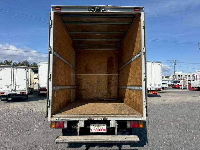 Isuzu Elf 12
