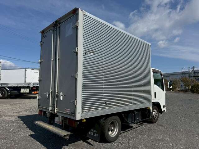 Isuzu Elf 2