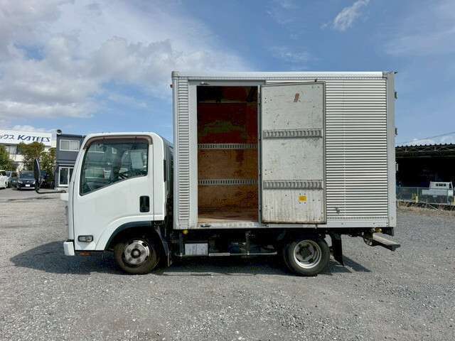 Isuzu Elf 6