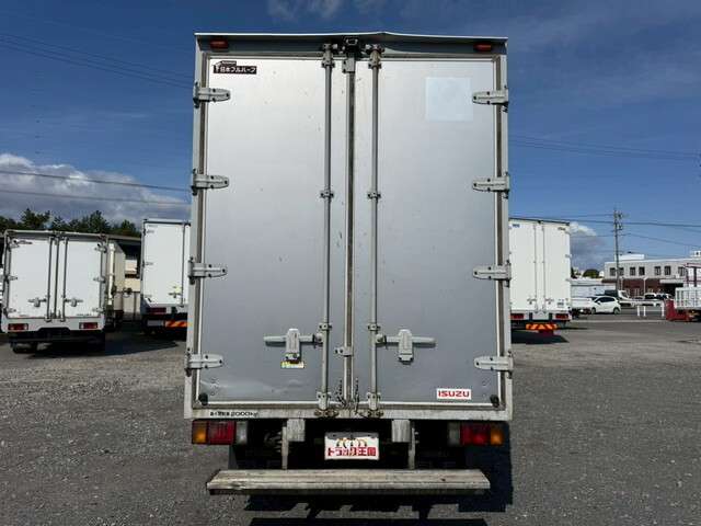 Isuzu Elf 9