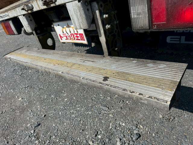 Isuzu Elf 10