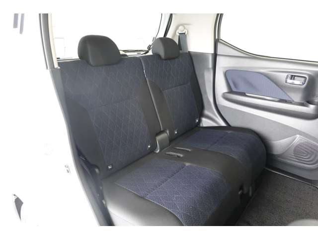 Mitsubishi eK X 12