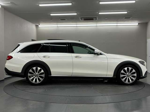 Mercedes-Benz E-Class All-Terrain 11