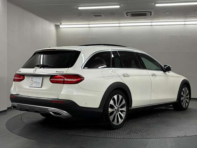 Mercedes-Benz E-Class All-Terrain 2