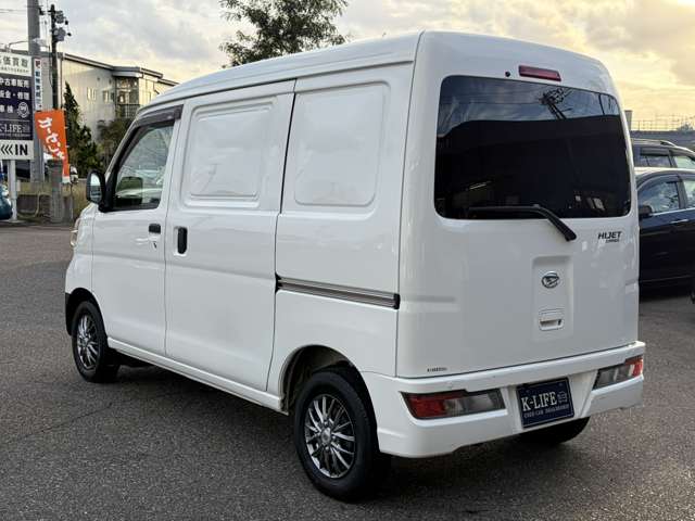 Daihatsu Hijet Cargo 12