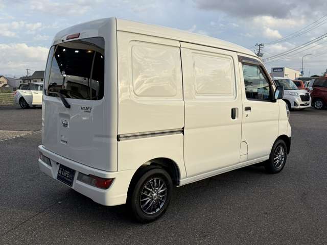 Daihatsu Hijet Cargo 10