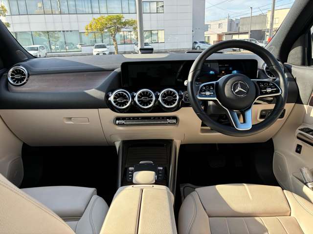 Mercedes-Benz GLA-Class 11