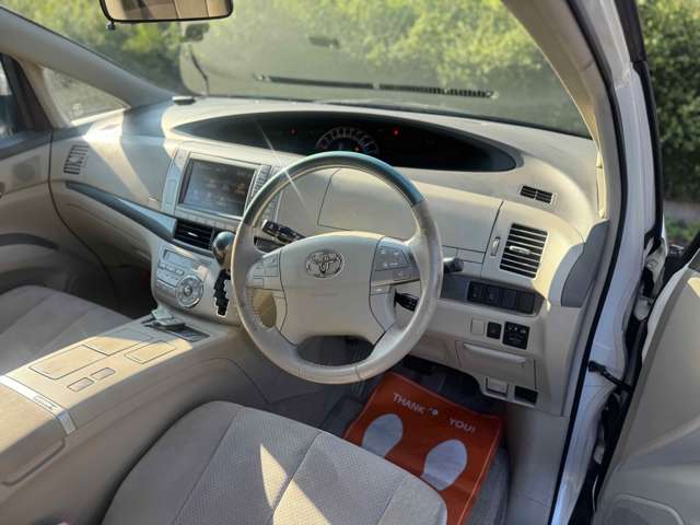 Toyota Estima Hybrid 3