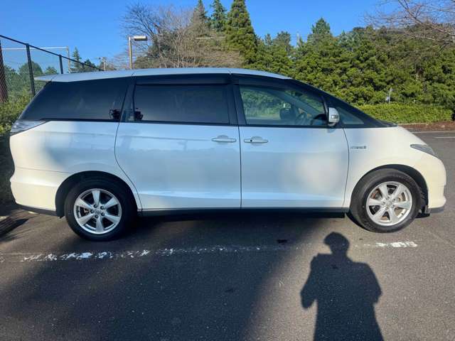 Toyota Estima Hybrid 9